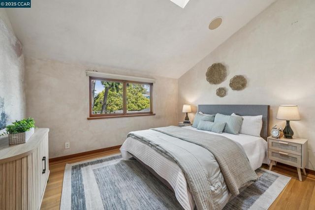 1237 Curtis St, Berkeley, CA 94706