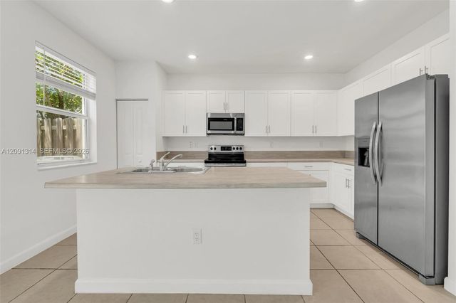 2683 SE 12th Street, Homestead, FL 33035