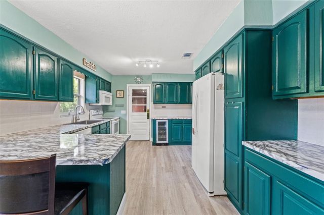 800 N WALTON AVENUE, Tarpon Springs, FL 34689