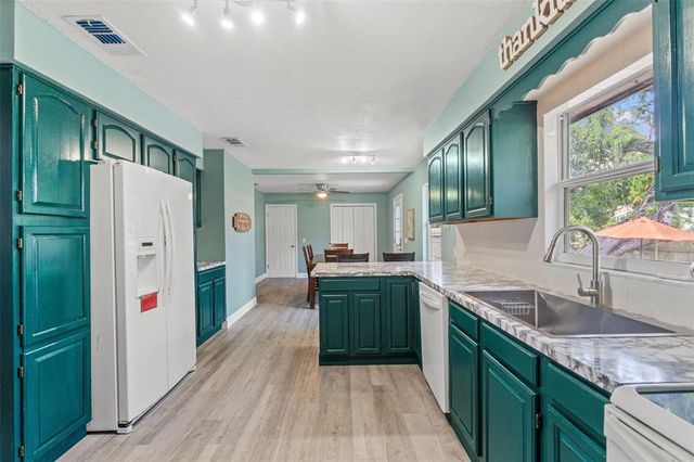 800 N WALTON AVENUE, Tarpon Springs, FL 34689