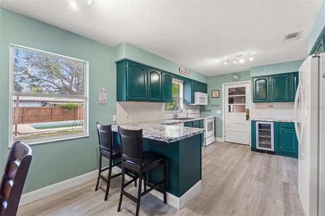 800 N WALTON AVENUE, Tarpon Springs, FL 34689