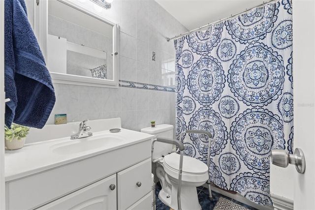800 N WALTON AVENUE, Tarpon Springs, FL 34689