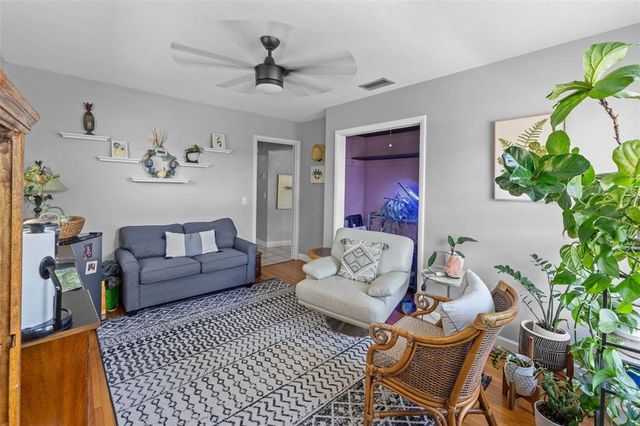 800 N WALTON AVENUE, Tarpon Springs, FL 34689