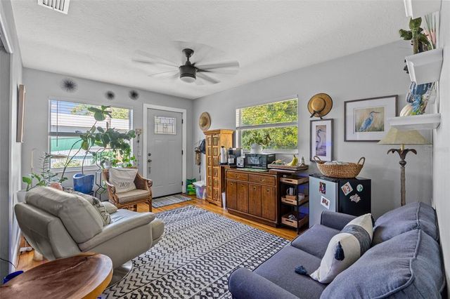 800 N WALTON AVENUE, Tarpon Springs, FL 34689