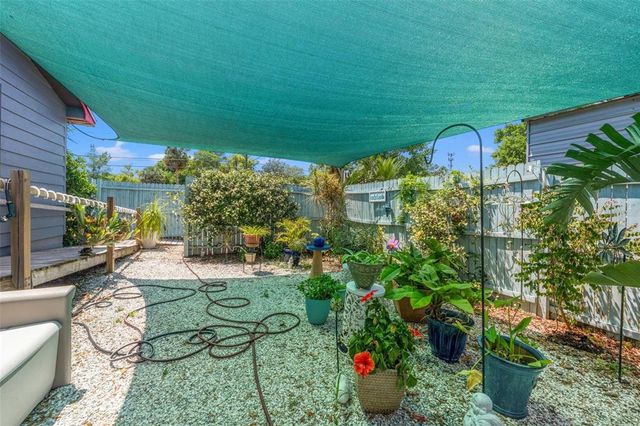 800 N WALTON AVENUE, Tarpon Springs, FL 34689