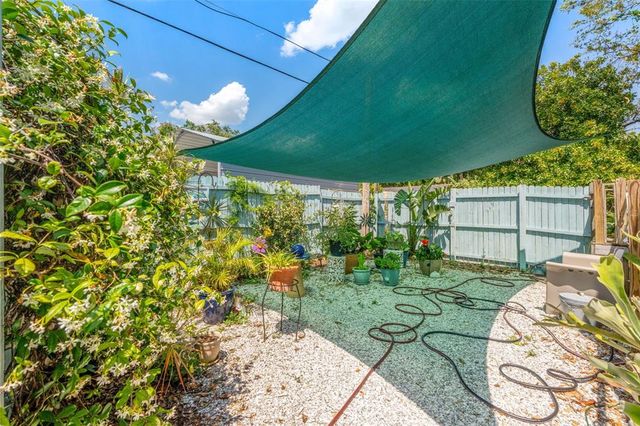 800 N WALTON AVENUE, Tarpon Springs, FL 34689