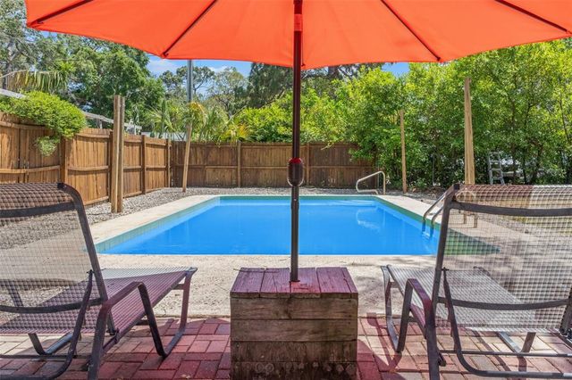 800 N WALTON AVENUE, Tarpon Springs, FL 34689