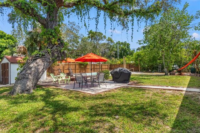800 N WALTON AVENUE, Tarpon Springs, FL 34689