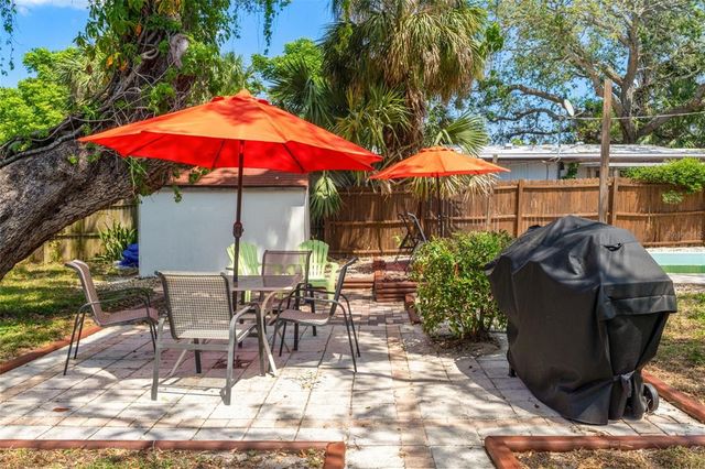 800 N WALTON AVENUE, Tarpon Springs, FL 34689