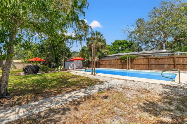 800 N WALTON AVENUE, Tarpon Springs, FL 34689
