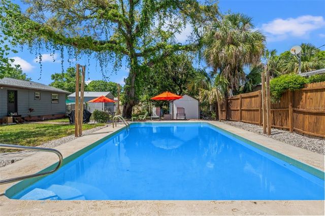 800 N WALTON AVENUE, Tarpon Springs, FL 34689