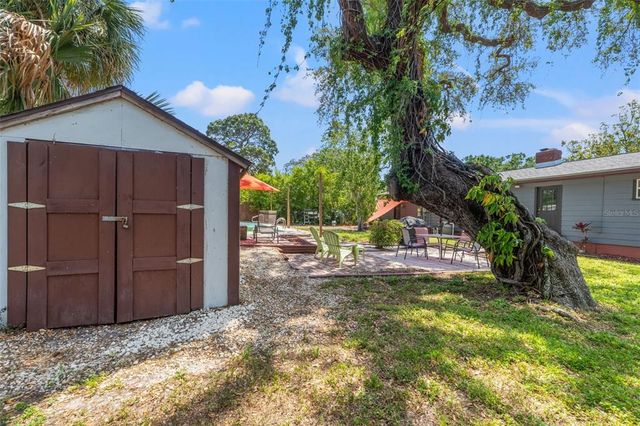 800 N WALTON AVENUE, Tarpon Springs, FL 34689