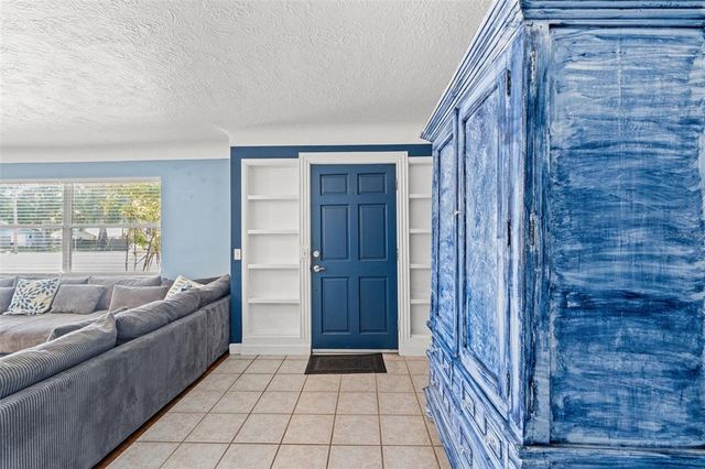 800 N WALTON AVENUE, Tarpon Springs, FL 34689