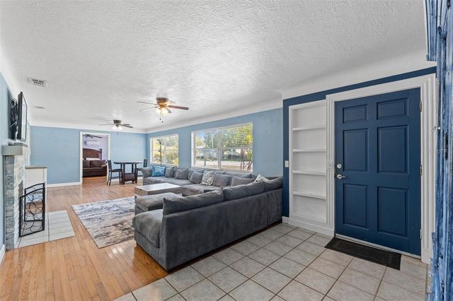 800 N WALTON AVENUE, Tarpon Springs, FL 34689