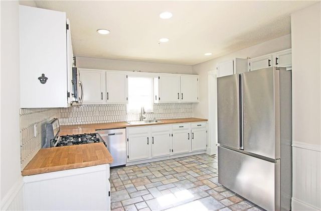 621 Radford Circle, Woodstock, GA 30188