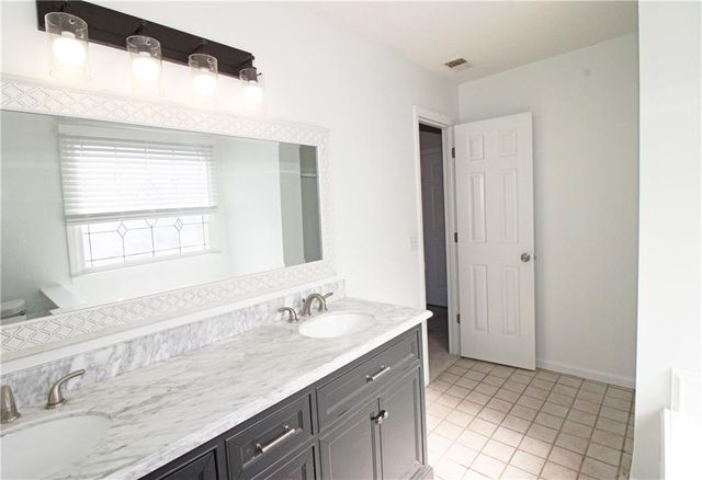 621 Radford Circle, Woodstock, GA 30188