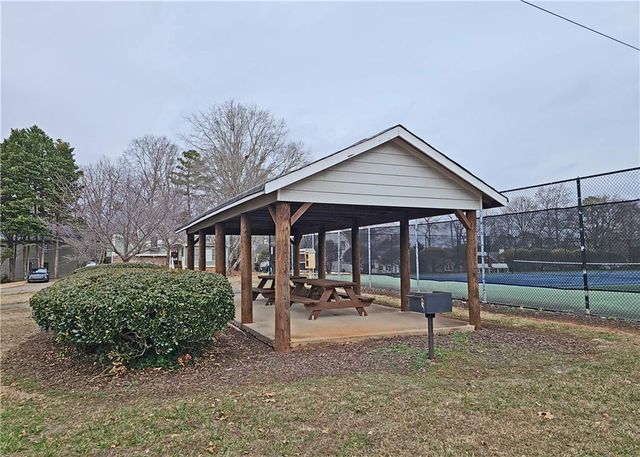 621 Radford Circle, Woodstock, GA 30188