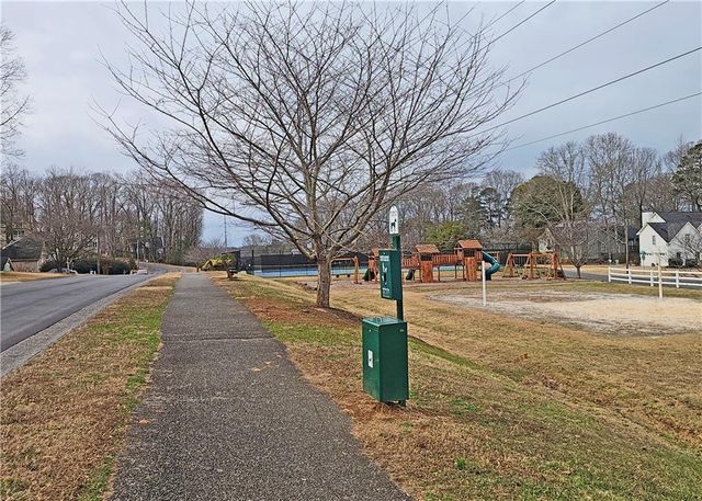 621 Radford Circle, Woodstock, GA 30188