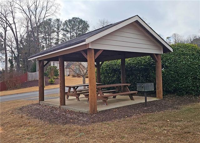 621 Radford Circle, Woodstock, GA 30188