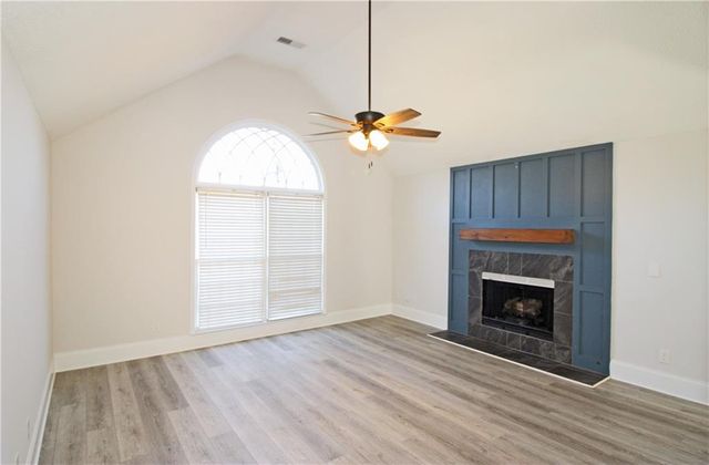 621 Radford Circle, Woodstock, GA 30188