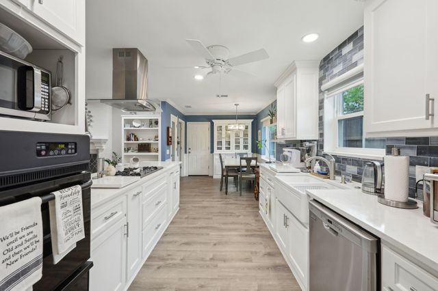 1208 Storyglen Street, Irving, TX 75062