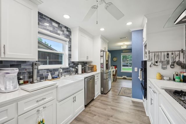 1208 Storyglen Street, Irving, TX 75062