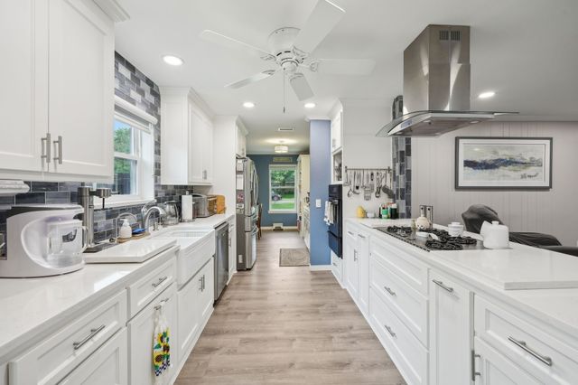 1208 Storyglen Street, Irving, TX 75062