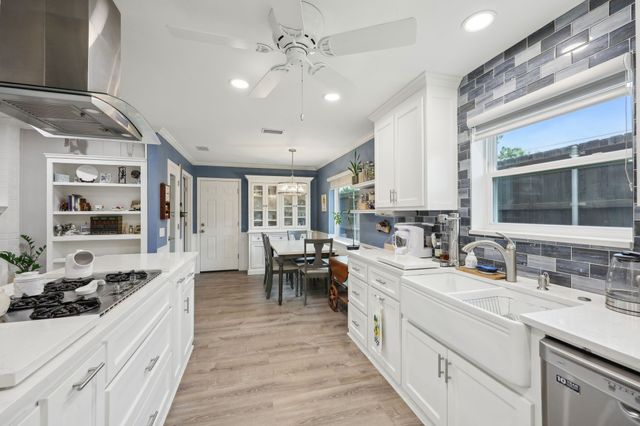 1208 Storyglen Street, Irving, TX 75062