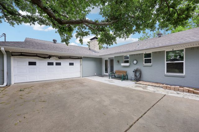 1208 Storyglen Street, Irving, TX 75062