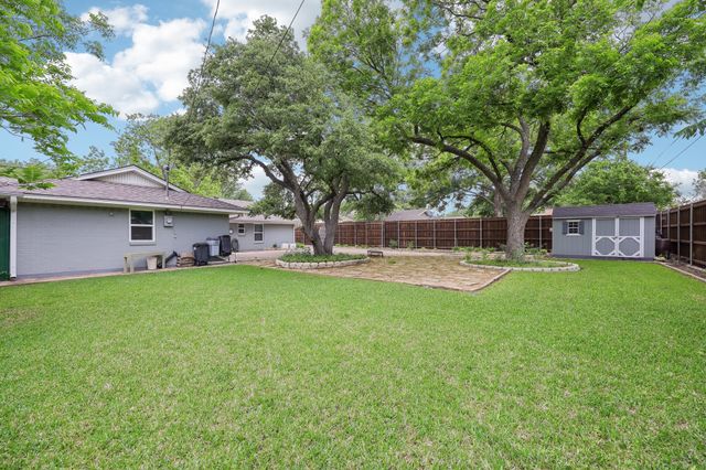 1208 Storyglen Street, Irving, TX 75062