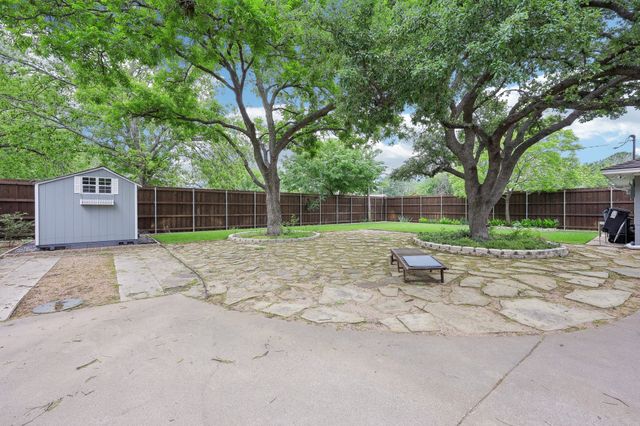 1208 Storyglen Street, Irving, TX 75062