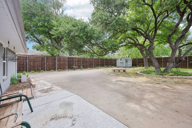 1208 Storyglen Street, Irving, TX 75062
