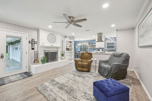 1208 Storyglen Street, Irving, TX 75062