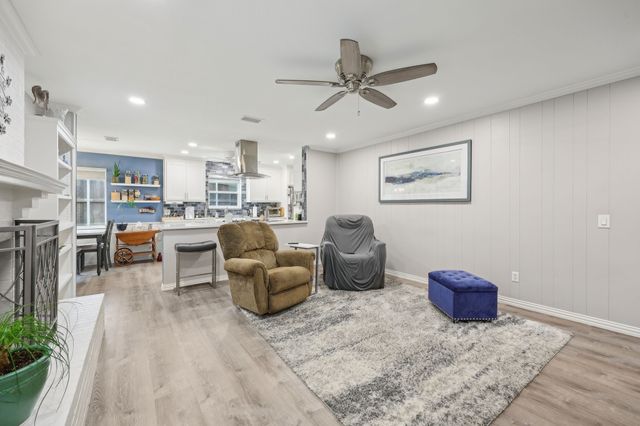 1208 Storyglen Street, Irving, TX 75062