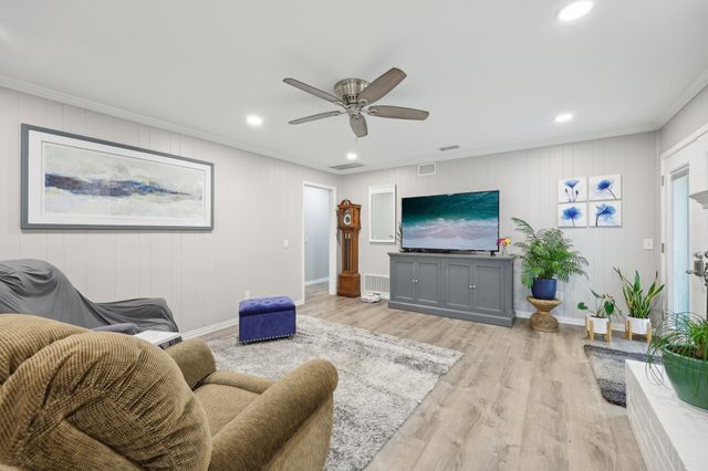 1208 Storyglen Street, Irving, TX 75062