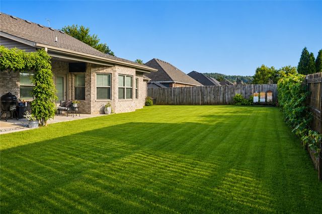 1687 S Harding Place, Fayetteville, AR 72701