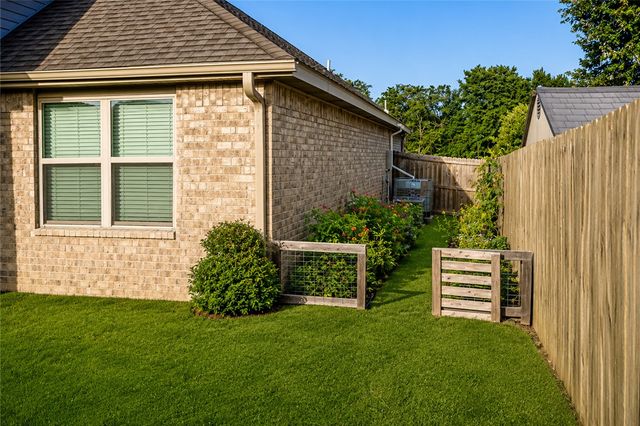 1687 S Harding Place, Fayetteville, AR 72701