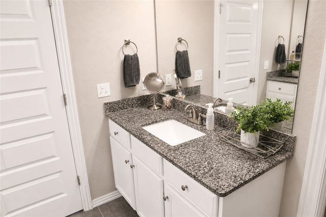 1687 S Harding Place, Fayetteville, AR 72701