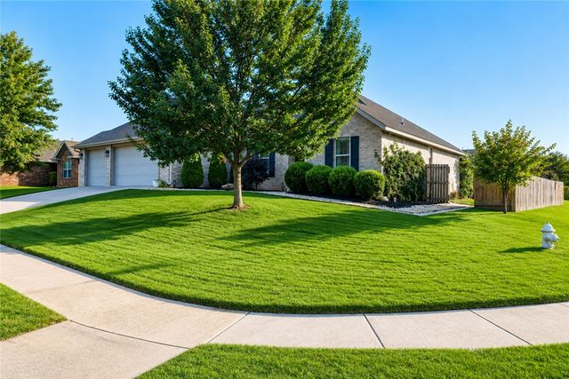 1687 S Harding Place, Fayetteville, AR 72701