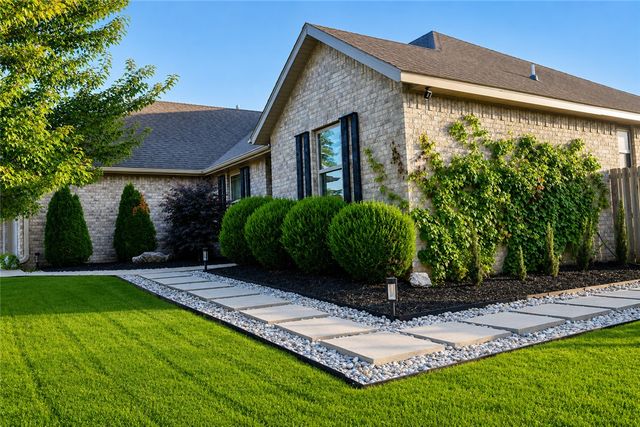 1687 S Harding Place, Fayetteville, AR 72701