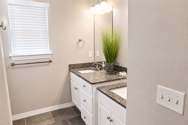 1687 S Harding Place, Fayetteville, AR 72701