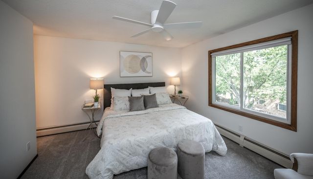 10301 Cedar Lake Road 320, Minnetonka, MN 55305