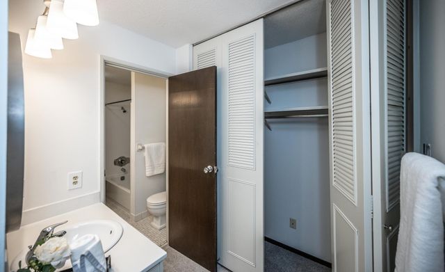 10301 Cedar Lake Road 320, Minnetonka, MN 55305