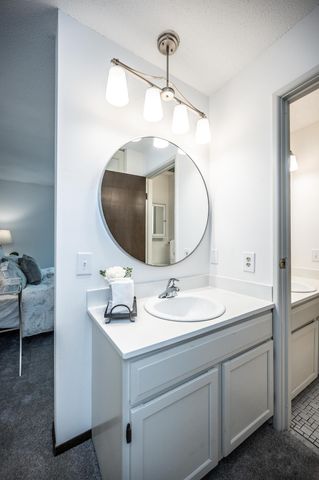 10301 Cedar Lake Road 320, Minnetonka, MN 55305