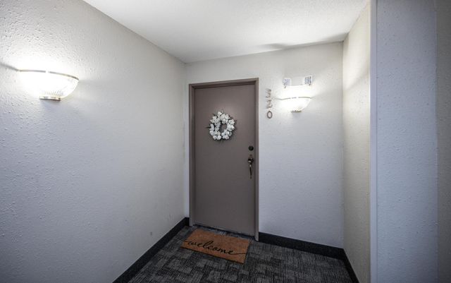 10301 Cedar Lake Road 320, Minnetonka, MN 55305