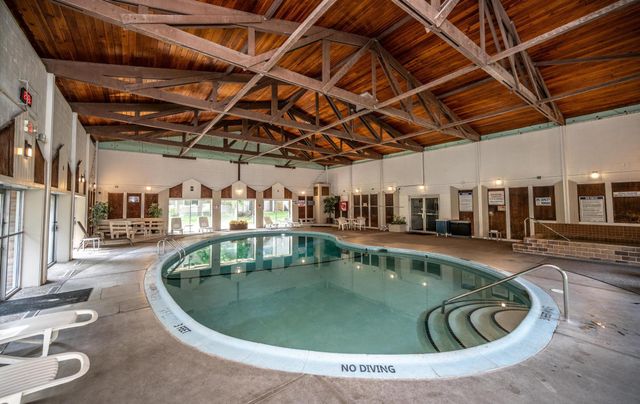 10301 Cedar Lake Road 320, Minnetonka, MN 55305