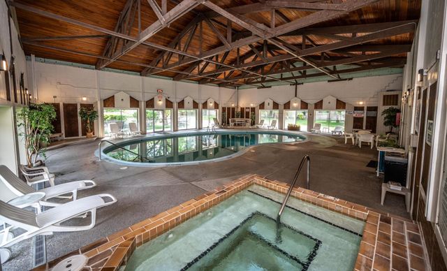10301 Cedar Lake Road 320, Minnetonka, MN 55305