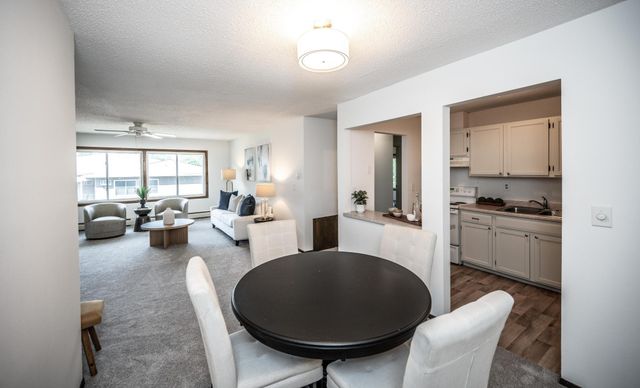 10301 Cedar Lake Road 320, Minnetonka, MN 55305