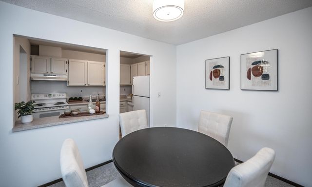 10301 Cedar Lake Road 320, Minnetonka, MN 55305