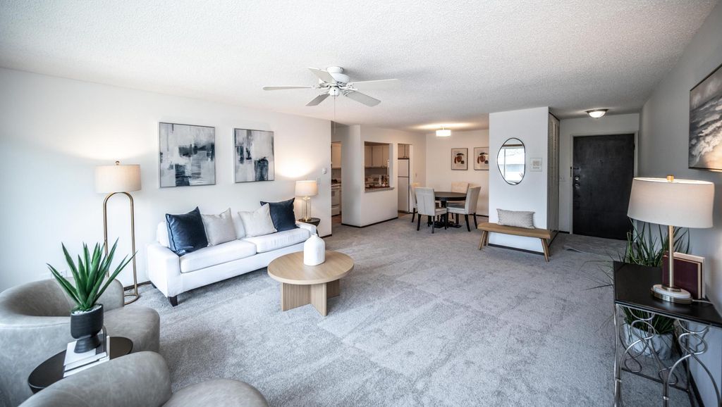 10301 Cedar Lake Road 320, Minnetonka, MN 55305